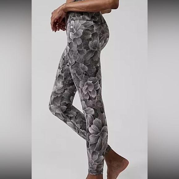 ATHLETA Women's Elation Textured Tight Size S Small Chakra Floral Black White - Picture 1 of 9
